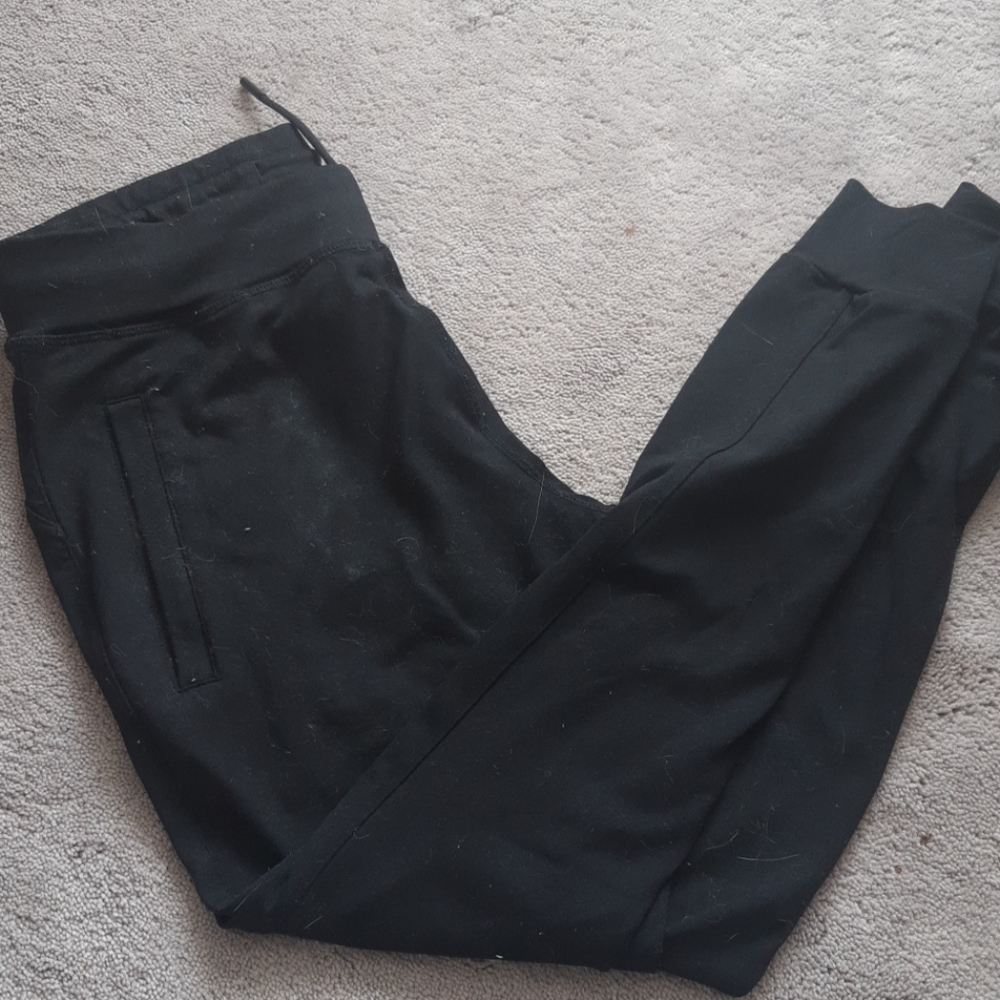 Alphalete Premium Joggers in Black